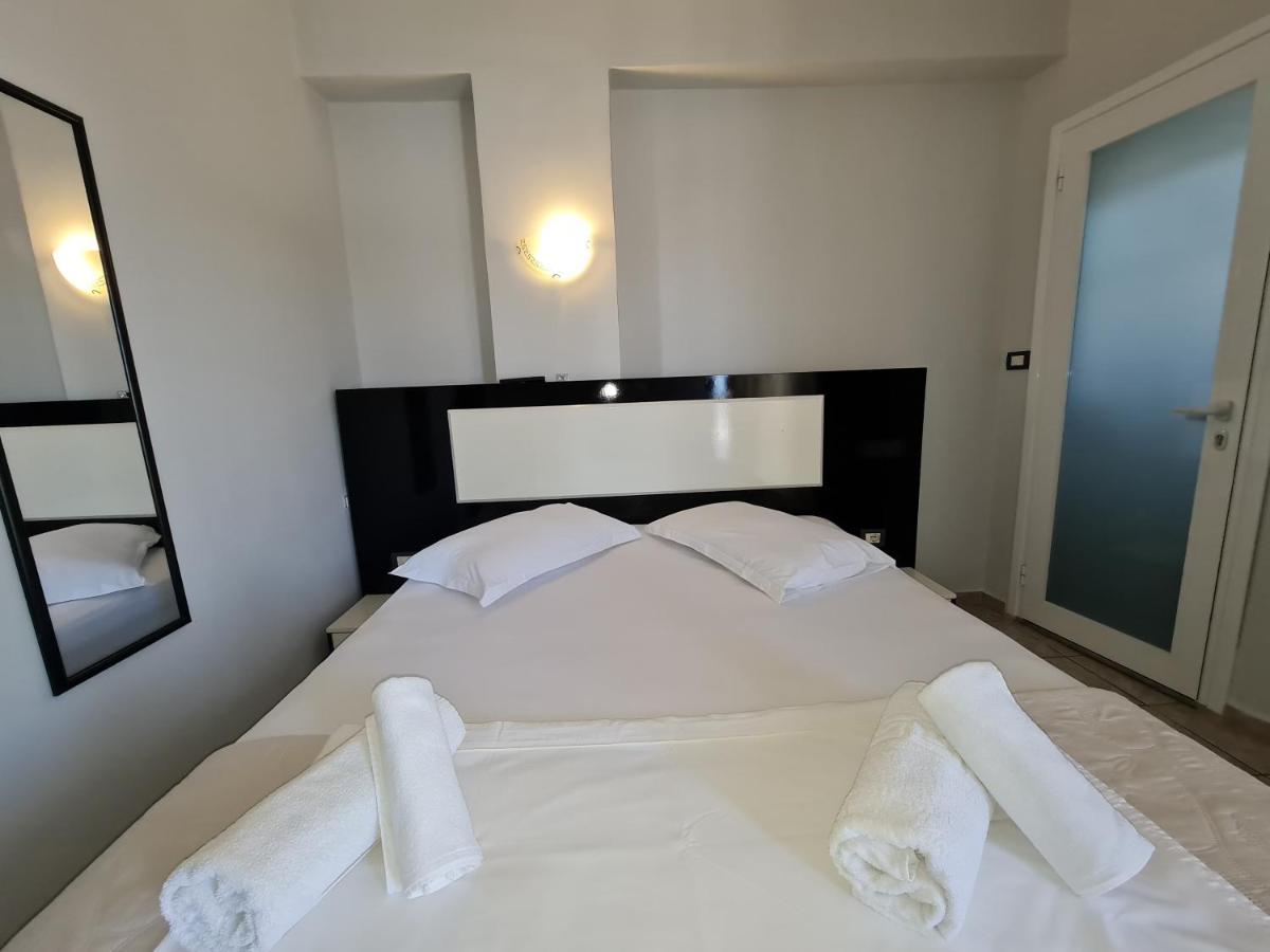Hotel Ardiani Ksamil Eksteriør billede